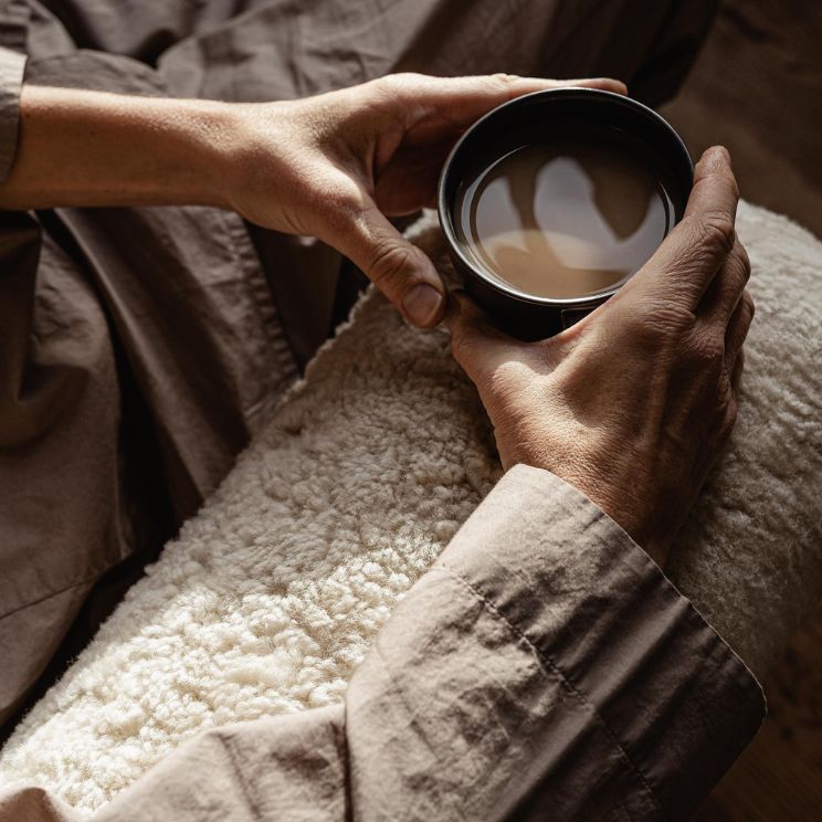 Café dégusté dans un fauteuil confortable
