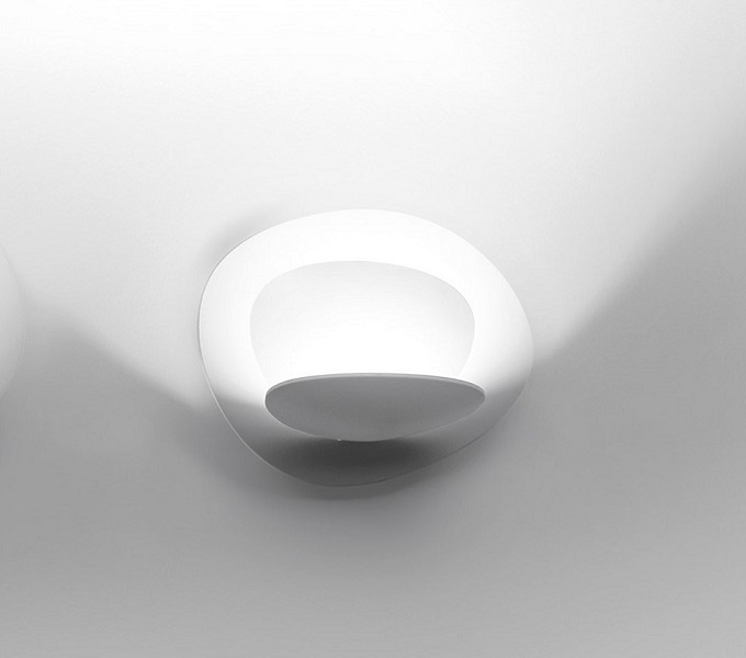 Artemide zidna lampa