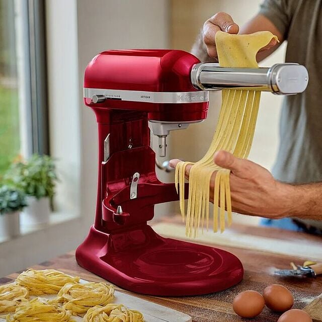 KitchenAid s nástavcom na výrobu cestovín