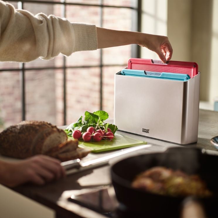 femme attrape une planche