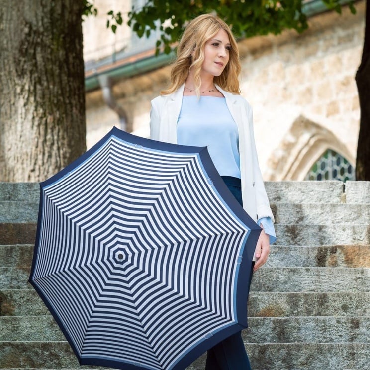 femme avec une écharpe