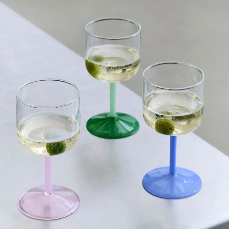 kolorowe kieliszki od hay: idealne do mocktaili