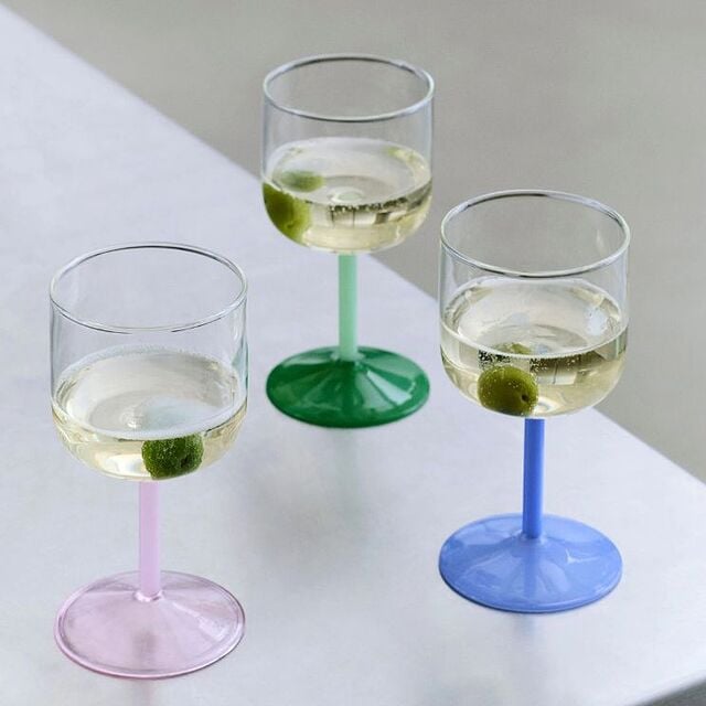 kolorowe kieliszki od hay: idealne do mocktaili