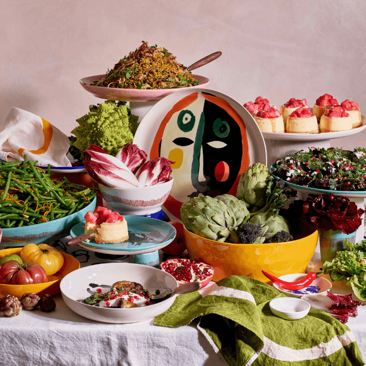 šareni tanjuri i posuđe iz kolekcije Feast koju je dizajnirao poznati Ottolenghi