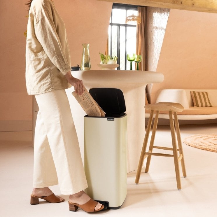 cubo de basura de pedal