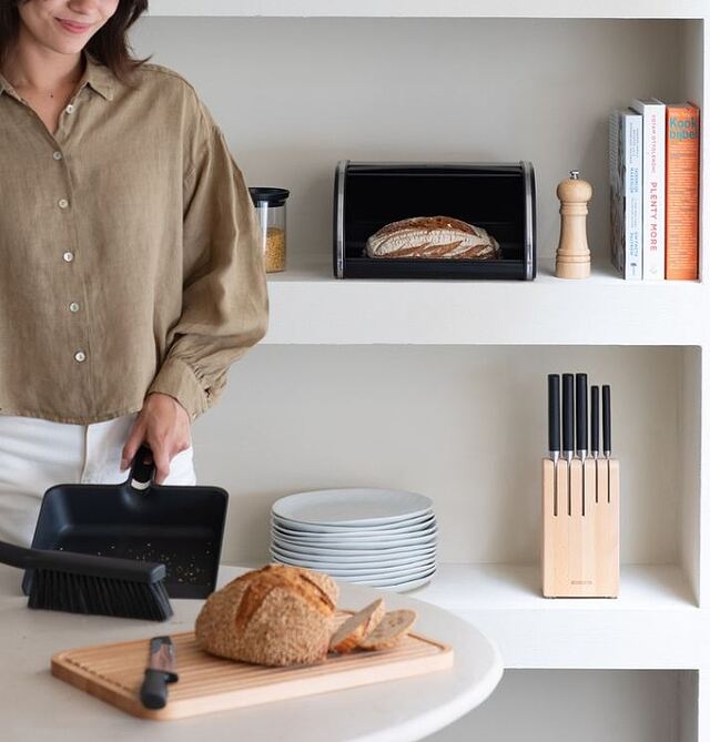 κόβοντας ψωμί