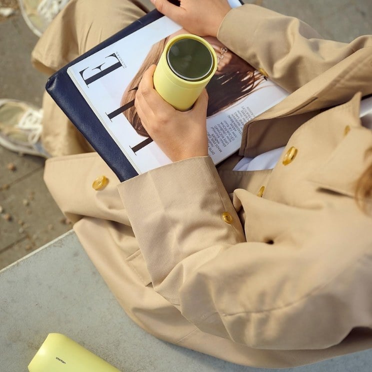 mug térmico stelton en color mantequilla