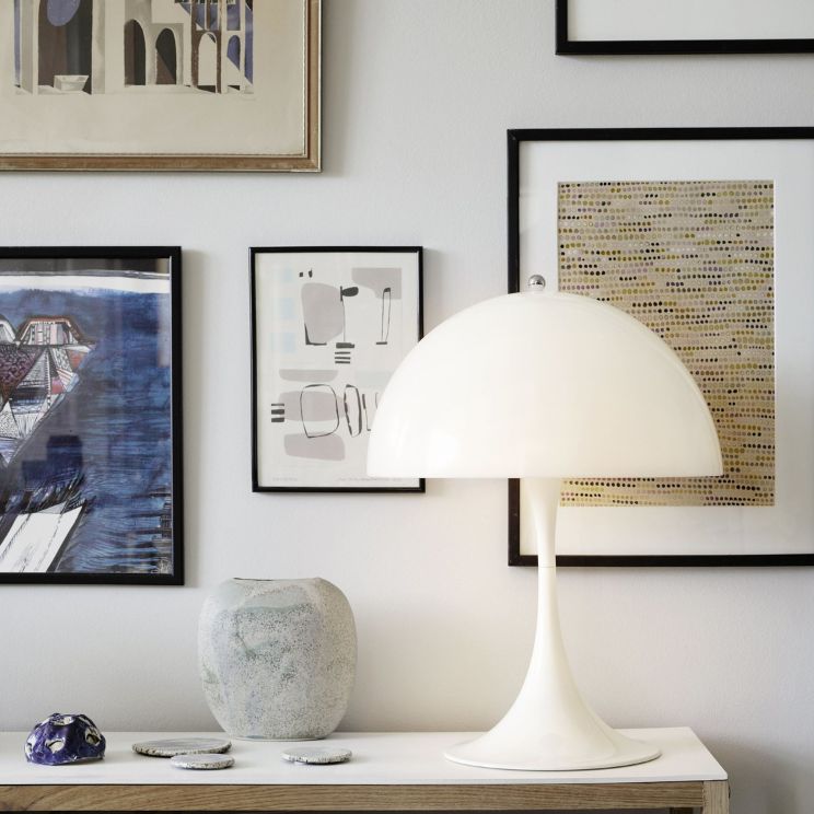 svetilka panthella v spalnici