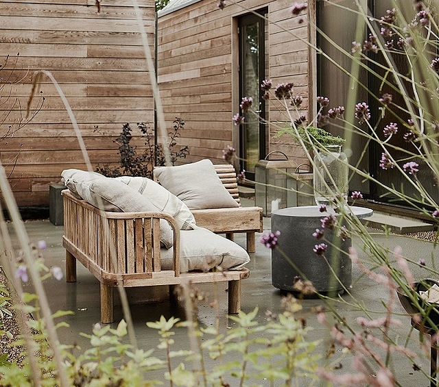 Banc de jardin Morena ", une solution d'assise extérieure robuste et élégante, parfaite pour embellir votre jardin, votre patio ou votre balcon. Conçu pour la durabilité et le confort, il invite à la détente dans n'importe quel environnement extérieur. Découvrez des meubles d'extérieur de qualité chez FormAdore. Banc de jardin Morena. Assise extérieure. Mobilier de jardin. Banc de patio. Décoration de balcon. Design durable. Détente confortable. Extérieur élégant. Qualité FormAdore. Résistant aux intempéries. Jardin moderne. Extérieur fonctionnel. Matériaux de haute qualité. Chic et pratique. Entretien facile. Vie en plein air. Jardin contemporain. Attrait intemporel. Collection Morena. Achetez FormAdore. Banc de jardin Morena ", un mélange harmonieux de construction robuste et de design élégant, idéal pour créer un sanctuaire extérieur accueillant. Sa construction solide assure une longévité, tandis que l'assise confortable encourage les moments de loisir dans votre jardin ou sur votre terrasse. Explorez la collection Morena chez FormAdore. Banc de jardin Morena. Banc extérieur durable. Assise de jardin élégante. Meubles de patio. Solution de balcon. Design résistant aux intempéries. Vie confortable en plein air. Décor extérieur élégant. Sélection FormAdore. Artisanat de haute qualité. Attrait moderne. Fonctionnel et esthétique. Facile à nettoyer. Détente en plein air. Design de jardin contemporain. Style intemporel. Série Morena. Achetez maintenant. Banc de jardin Morena ", un exemple d'élégance et de résilience en plein air, conçu pour résister aux éléments tout en offrant un endroit confortable et élégant pour la contemplation ou la conversation. Parfait pour tout jardin, terrasse ou balcon, c'est un témoignage de beauté durable et de design pratique de FormAdore. Banc de jardin Morena. Assise de jardin. Banc d'extérieur. Meubles de patio. Banc de balcon. Extérieur durable. Design élégant. Confortable en plein air. FormAdore. Résistant aux intempéries. Moderne. Fonctionnel. Qualité. Chic. Pratique. Facile d'entretien. Vie en plein air. Contemporain. Intemporel. Morena. Acheter.