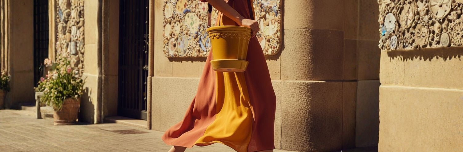 Et si un pot de fleurs était comme un sac à main stylé ? Découvrez notre collection.