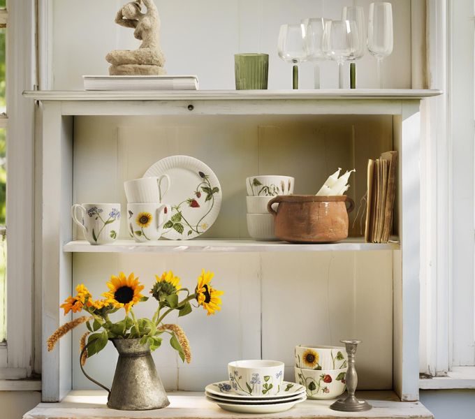 wall unit with glass