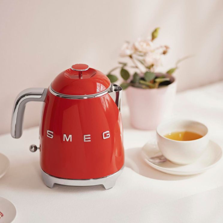 Mini bouilloire électrique Smeg rouge