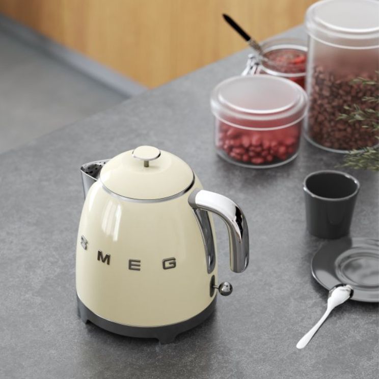 Mini bouilloire électrique Smeg crème