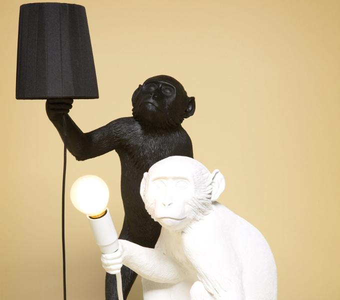 lampa majmun seletti bijela i crna