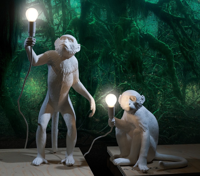 lampa majmun seletti dvije bijele lampe