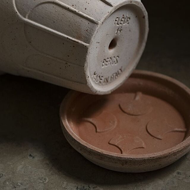 Trou de drainage et soucoupe pour pot Fleur de Bergs Potter
