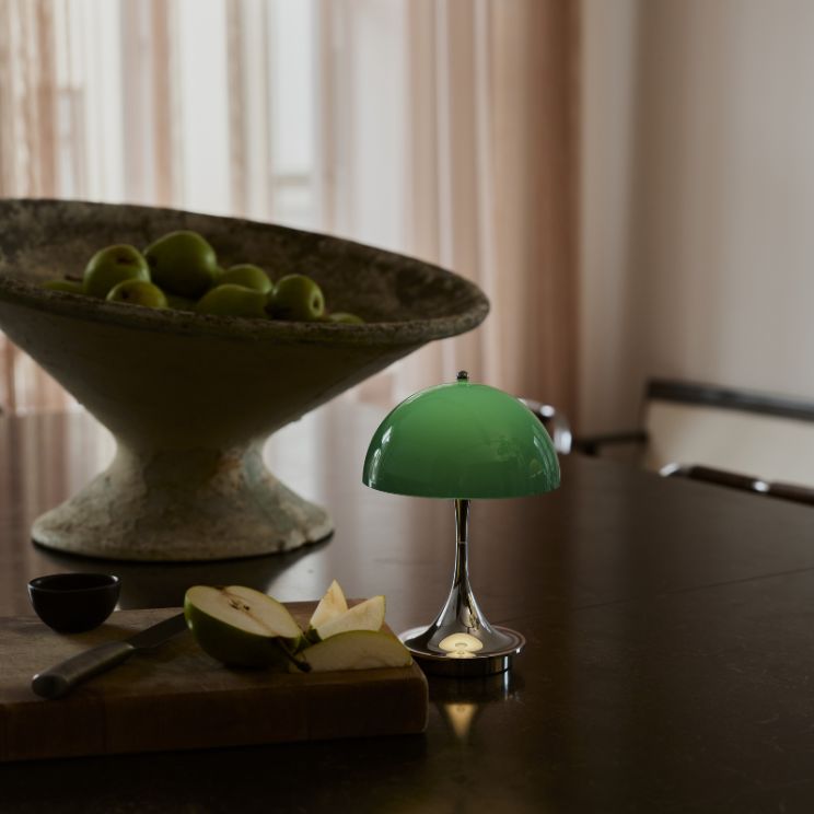 Panthella mini : parfaite pour éclairer un plan de travail