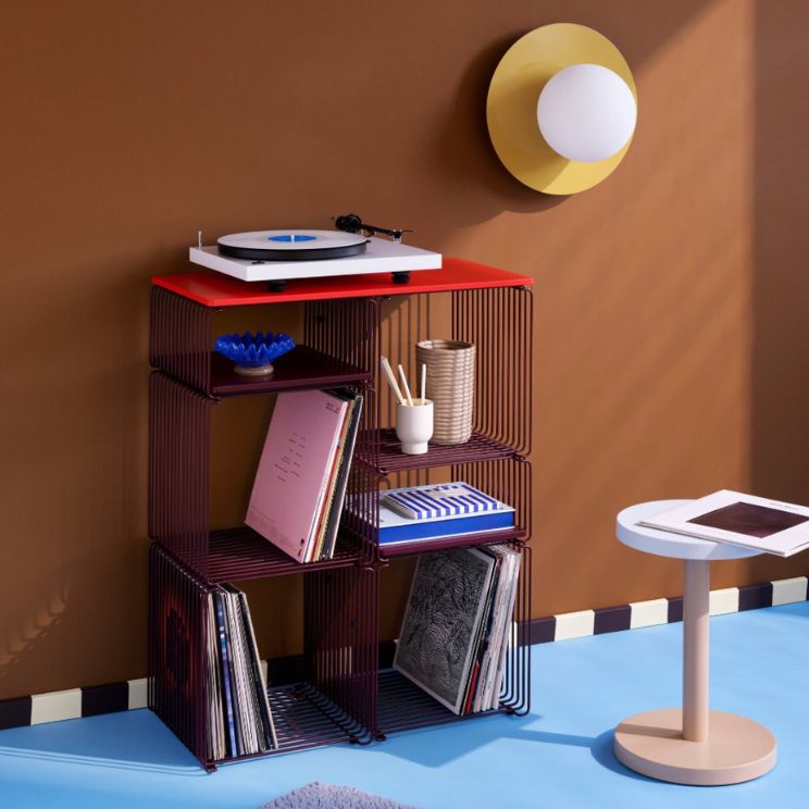 Panton Montana Wire est un système modulaire de tables et d'étagères