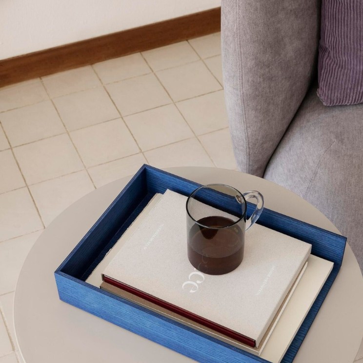 preparando té en tazas still