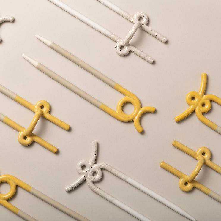 Supports de plante Folk dans un arrangement symétrique