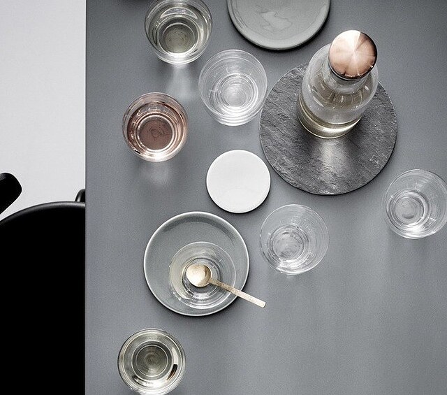 Menu kameni podmetač