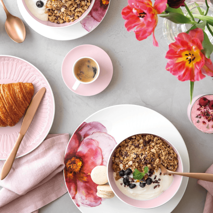 Porcelan Garden Rose na mizi