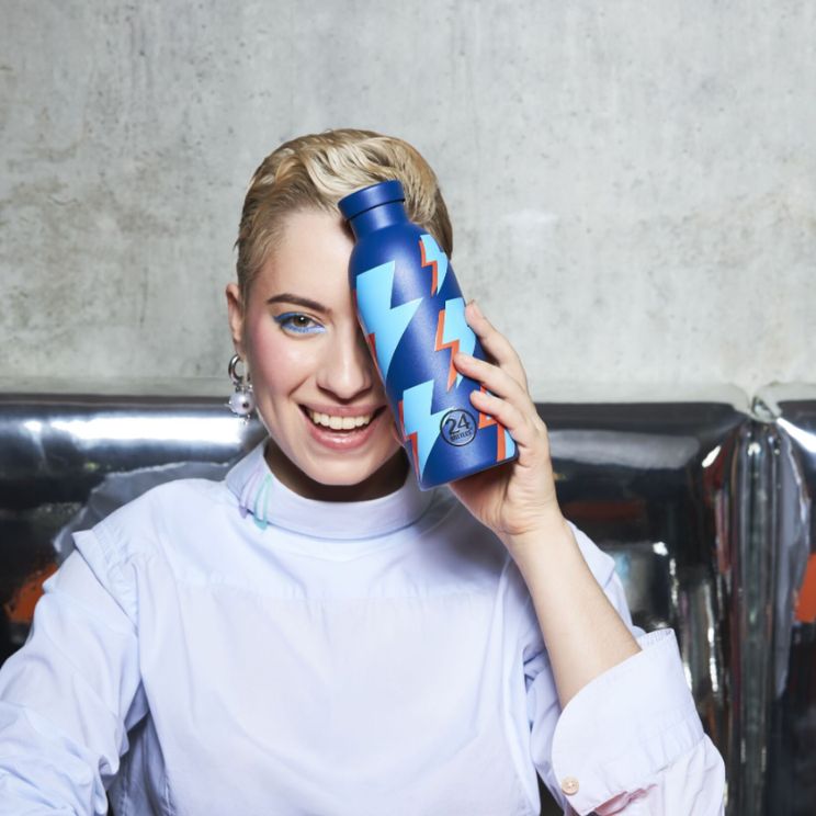 Cadeau pour la Journée de la Femme : une bouteille isotherme sera utile aussi bien en hiver qu'en été