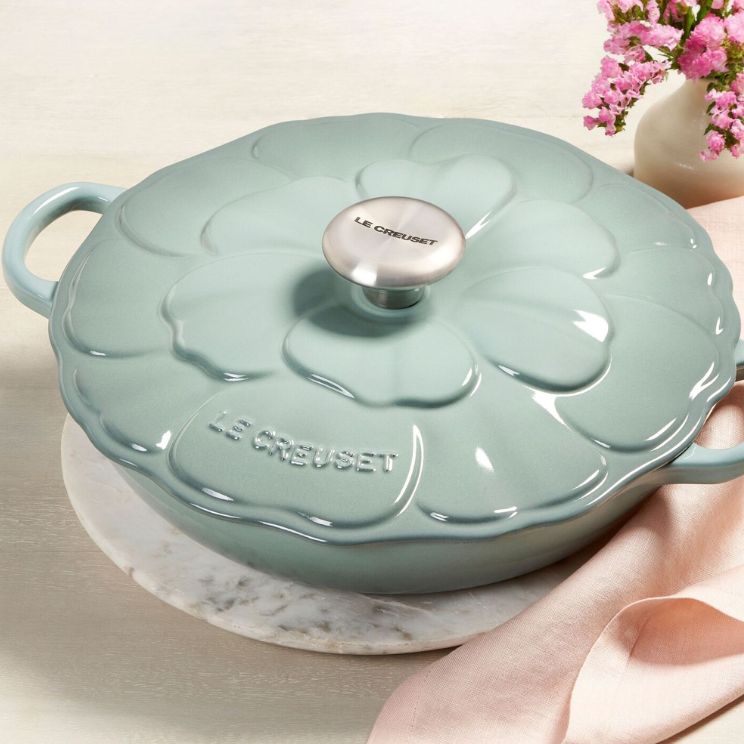 Cadeau pour la Journée de la Femme : cocotte florale Le Creuset