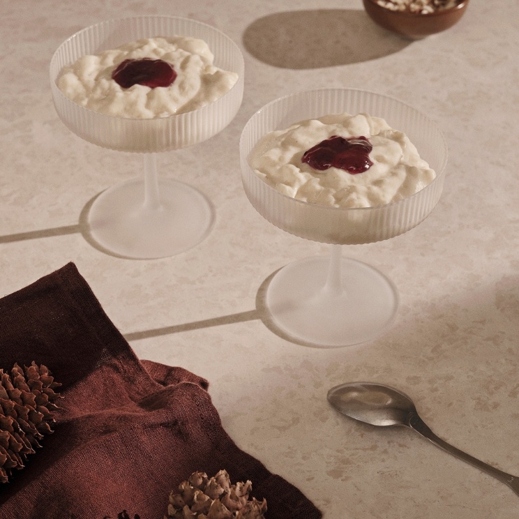 darila do 340 
A: kozarci za sladice ali pijačo