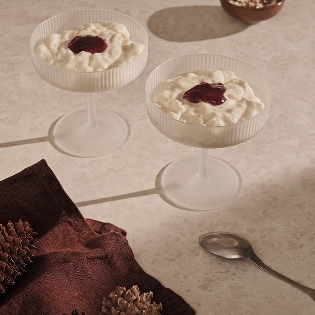 darila do 340
A: kozarci za sladice ali pijačo