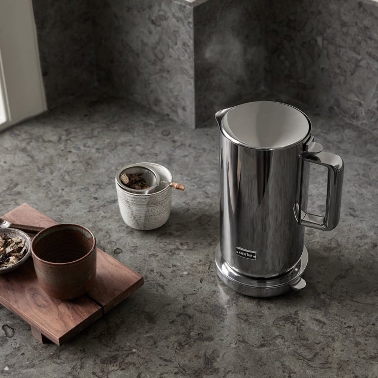 abraza el acero: hervidor eléctrico Aarke