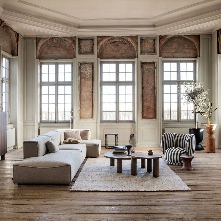 Salon avec canapés et meubles de style chubby et chunky