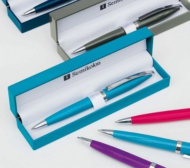 Stylos bille Semikolon