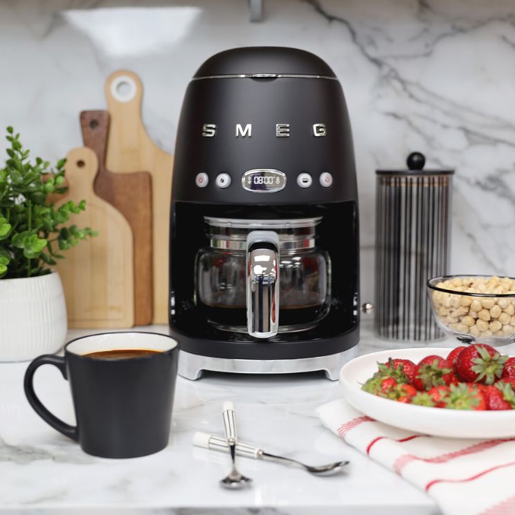Smeg DCF02 è disponibile in molti colori, ad esempio menta pastello