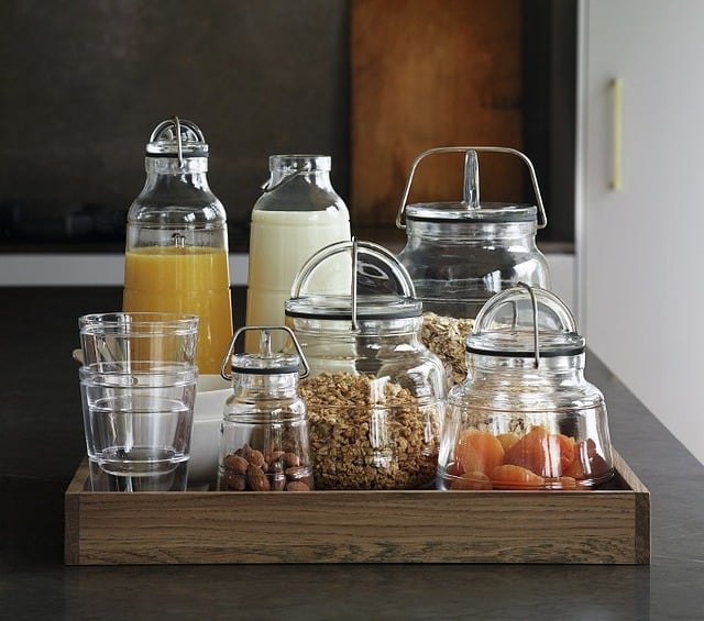 δοχεία πρωινού γκρανόλας αποξηραμένων φρούτων