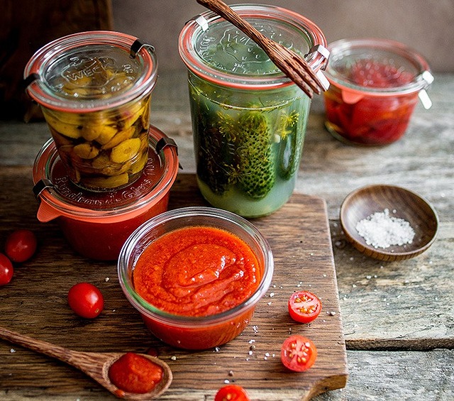 sauce tomate rôtie conservée en bocaux