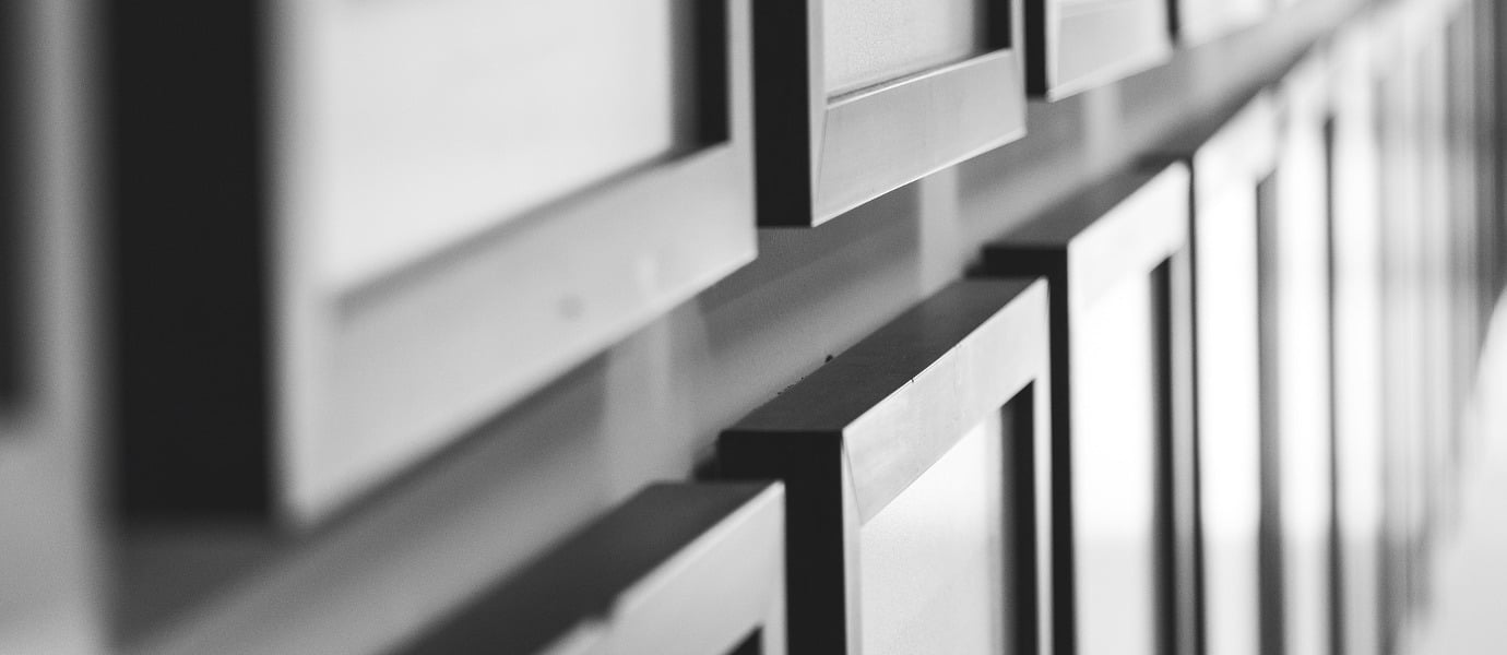 Ατσάλινες κορνίζες φωτογραφιών