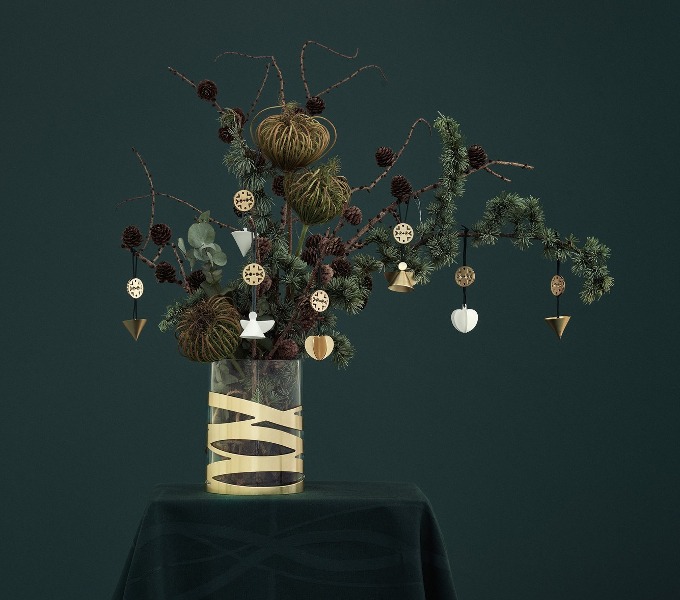 βάζο με χριστουγεννιάτικες διακοσμήσεις stelton