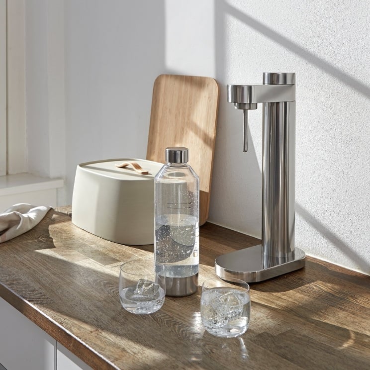 carbonatador de agua Stelton: abraza el acero