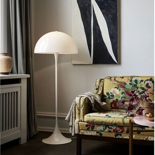 Modèle de lampe sur pied Panthella de Louis Poulsen