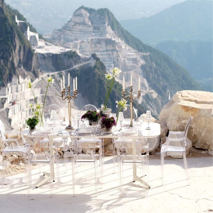 mesa estilo maximalista