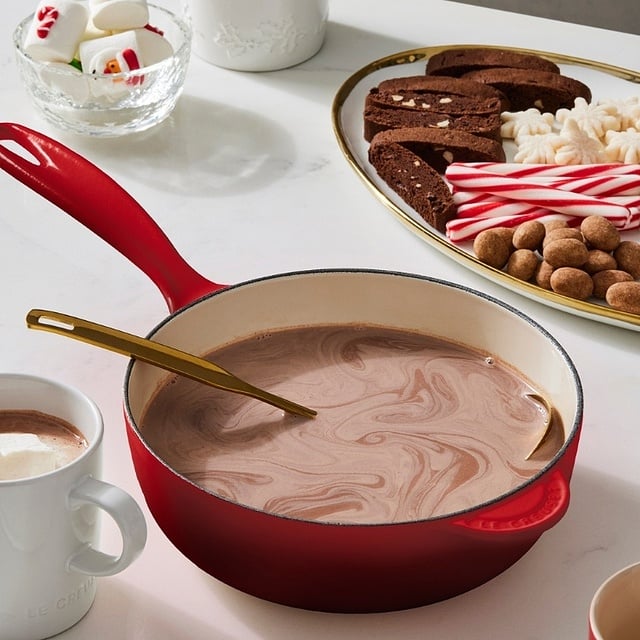 cocina navideña 2025: galletas de jengibre decoradas con glaseado