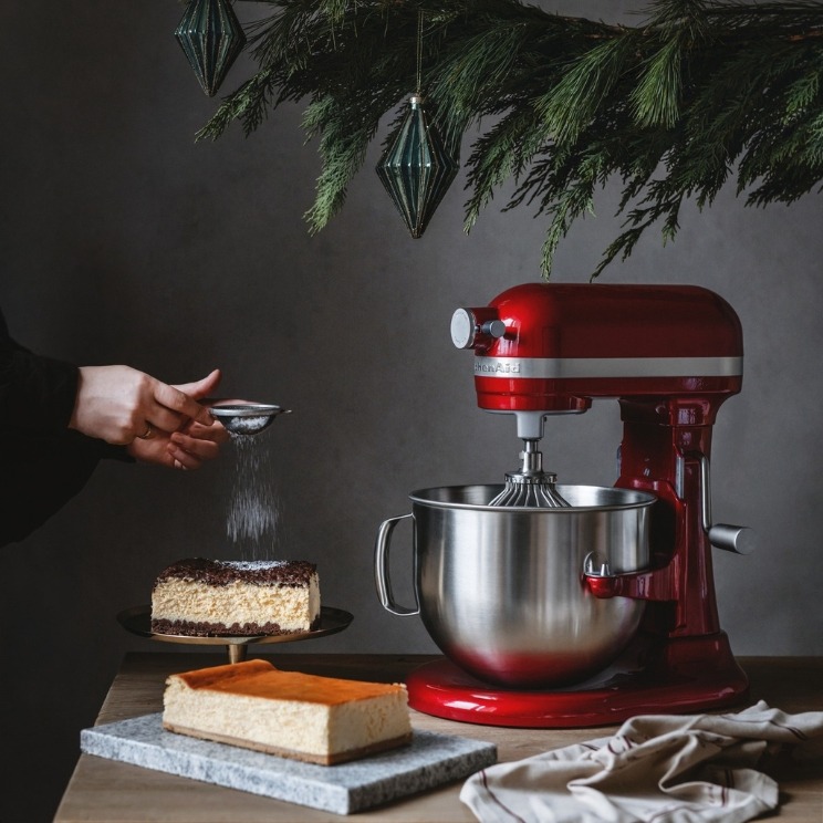 cocina navideña 2025: famosa batidora roja KitchenAid