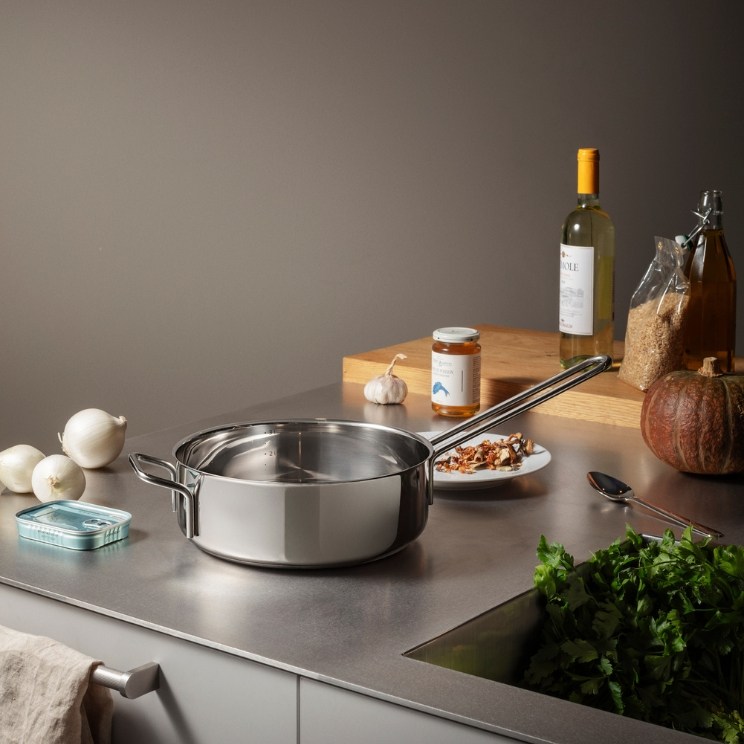 cocina navideña 2025: friendo en una placa de inducción