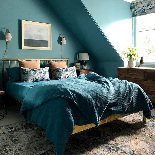 spalnica v barvi Transformative Teal