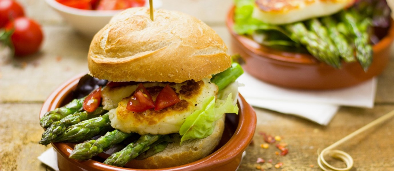 šparoge u burgeru formadore