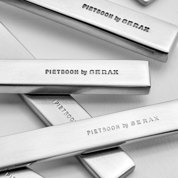 Base pribor za jelo izrađen od jednog komada čelika