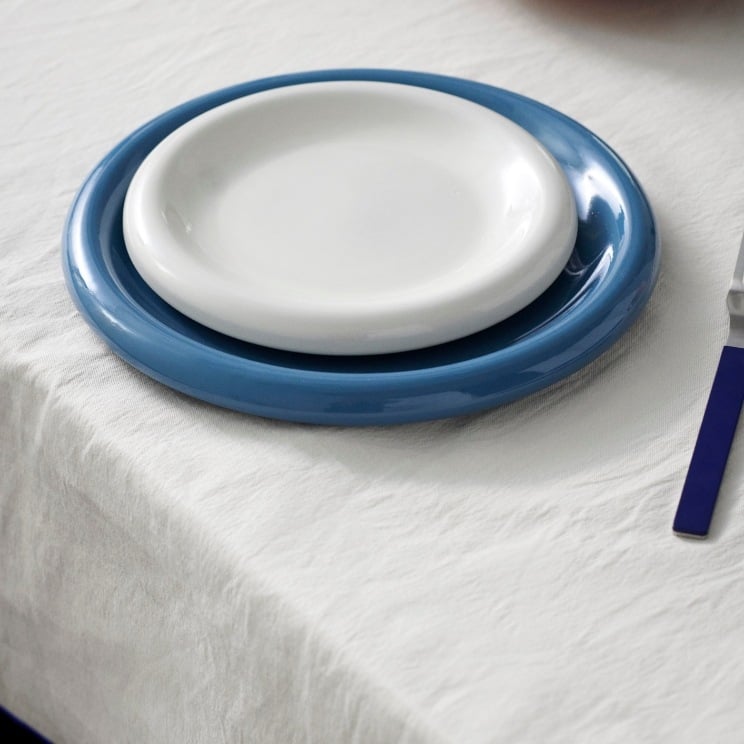 platos hay en colores complementarios