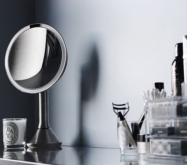 stol za uljepšavanje s kozmetičkim ogledalom