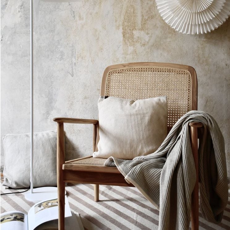 v spalnici kokon so pomembni tekstil, barve in dodatki